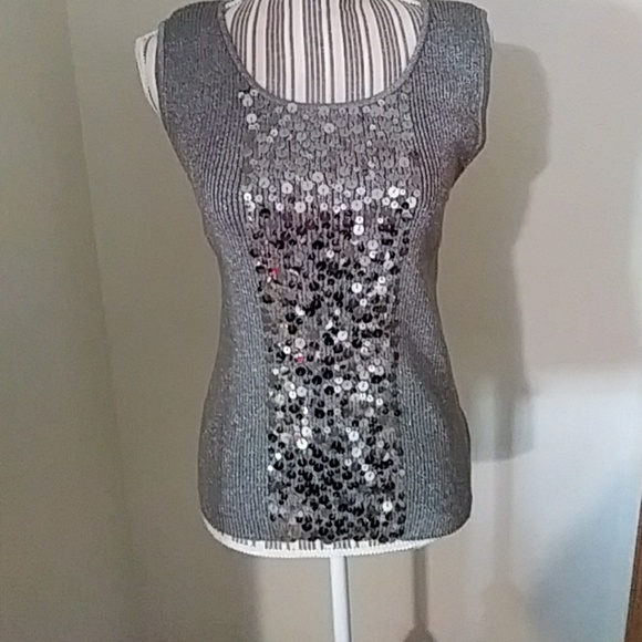 lauren michelle Tops - Lauren Michelle Silver and gray tank top